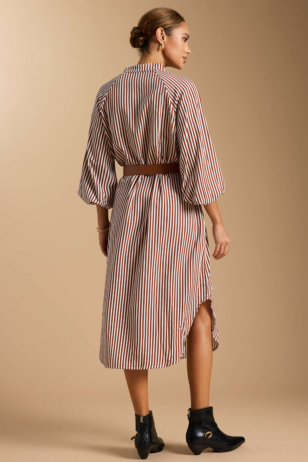 שמלת מידי עם צווארון V והדפס פסים ושרוולים ארוכים בחגורה 