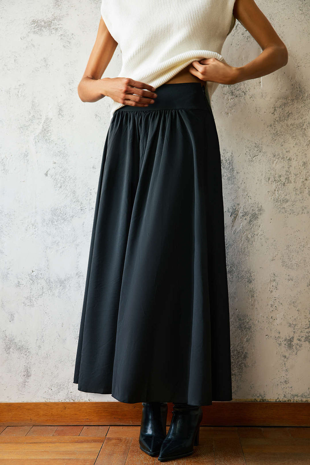 חצאית נפוחה עם מותן גבוה וקשירה 