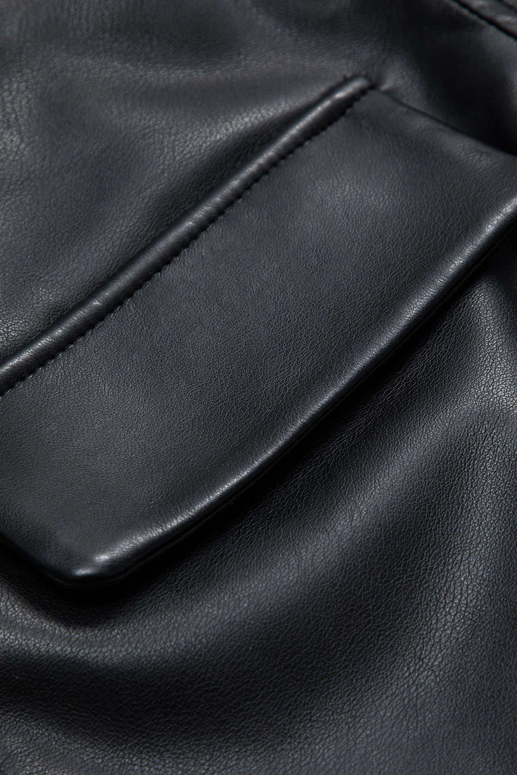 שמלת מיני עם שרוולים ארוכים, כפתורים ורוכסן, דמוי עור סאטן 