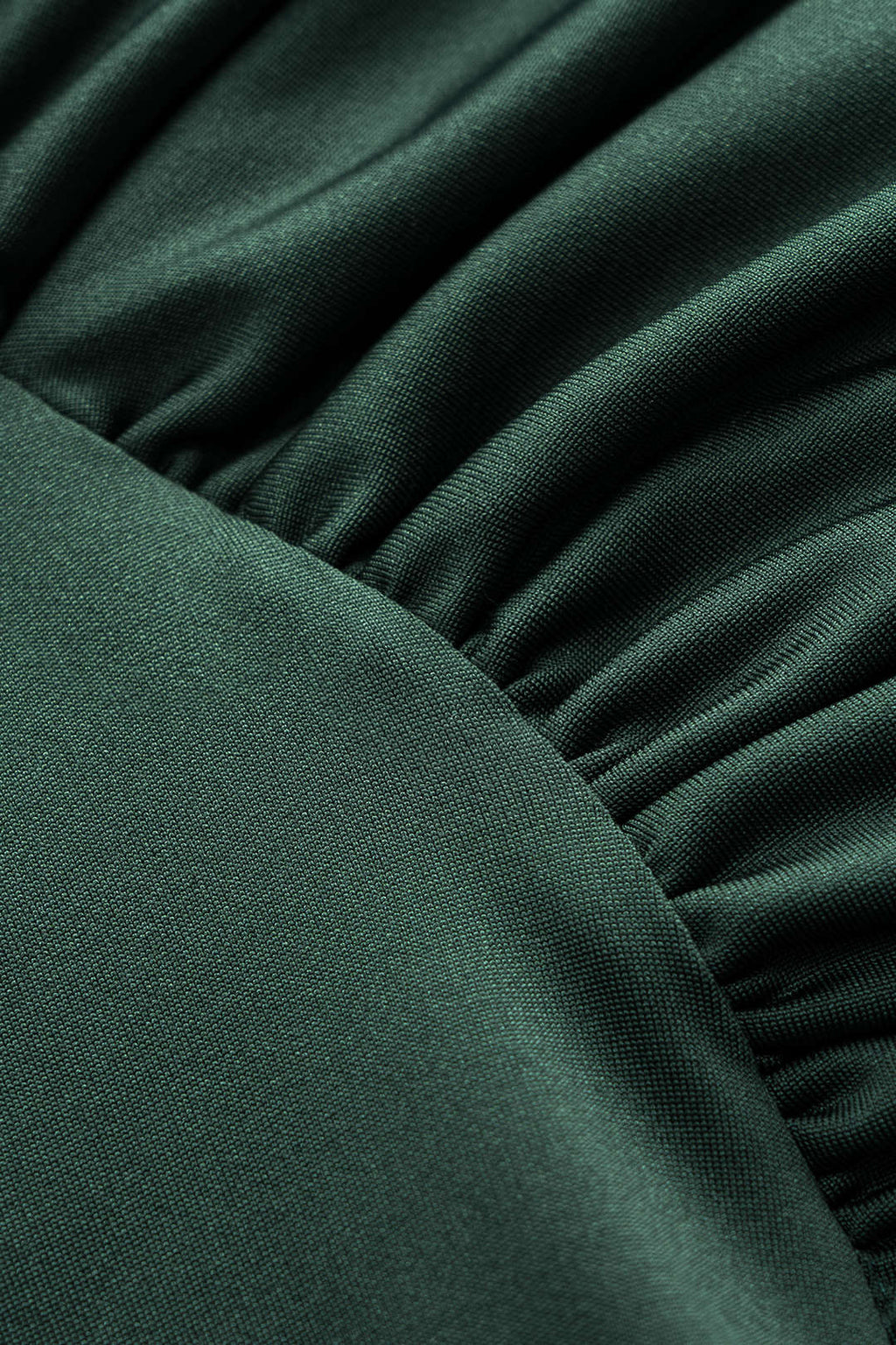 שמלת מיני ארוכת שרוולים עם קפלים וקשירה מטאלית 