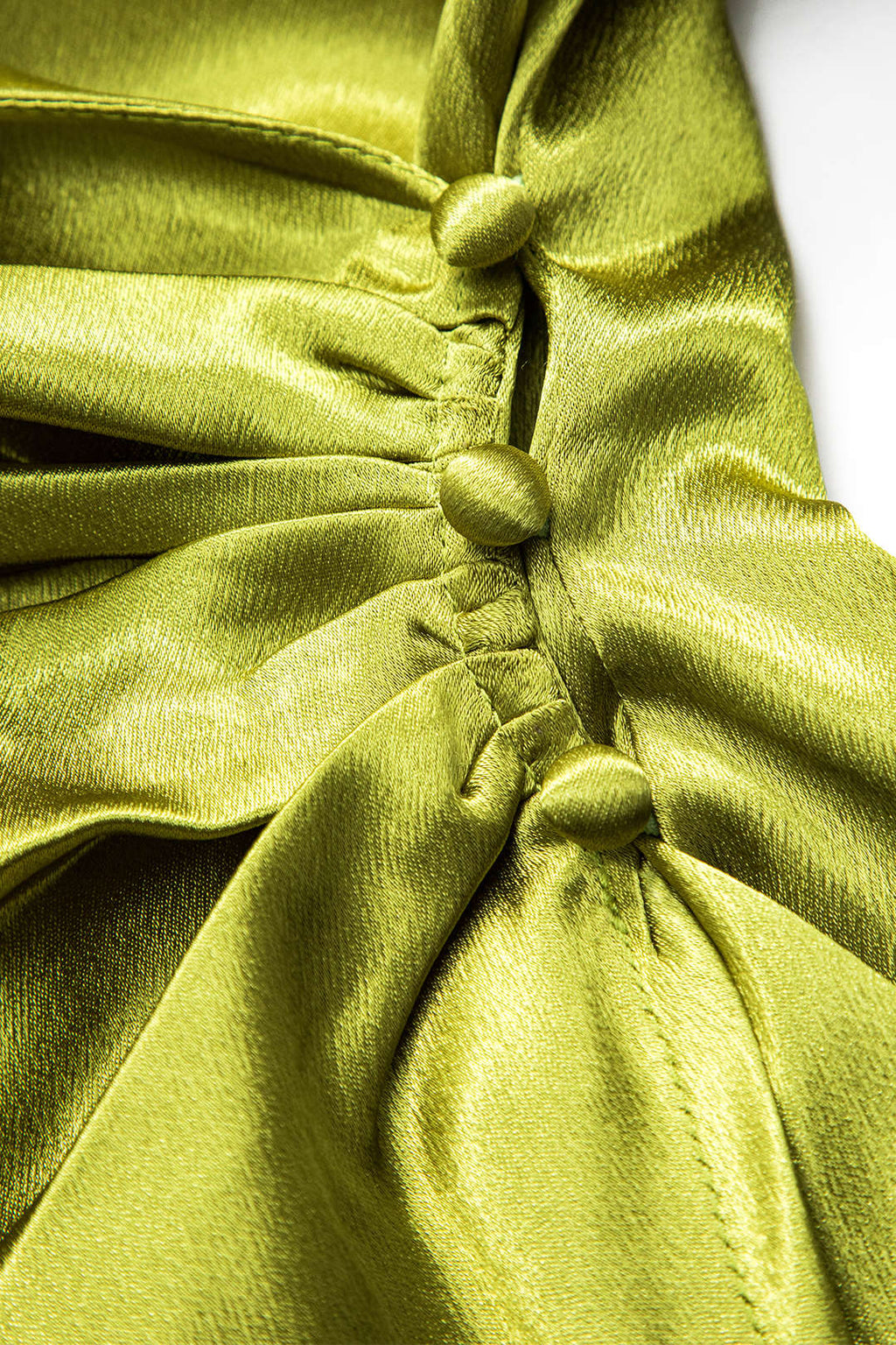 חולצה ארוכת שרוולים א-סימטרית סאטן עם כפתורים 