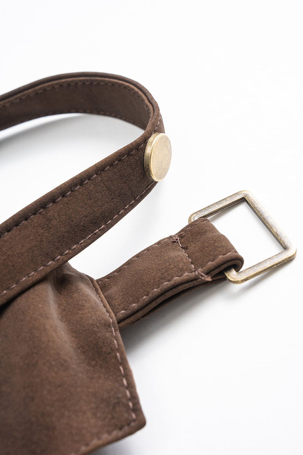 חצאית אסימטרית עם חגורה ורוכסן דמוית עור 