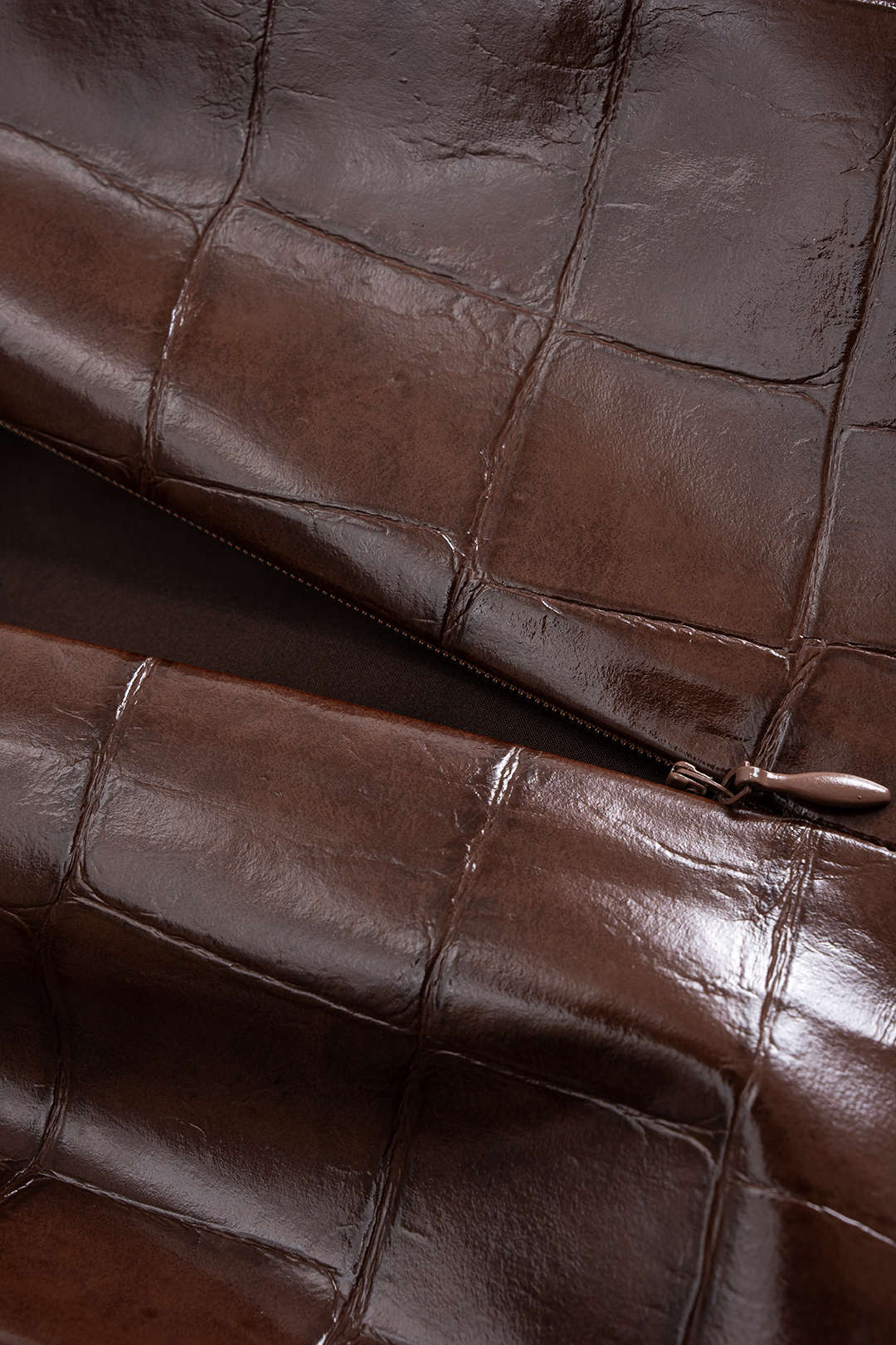 חצאית דמוית עור עם טקסטורה 