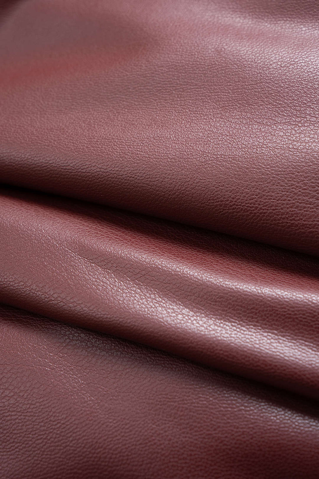 חצאית אסימטרית דמוית עור עם רוכסן גבוה 