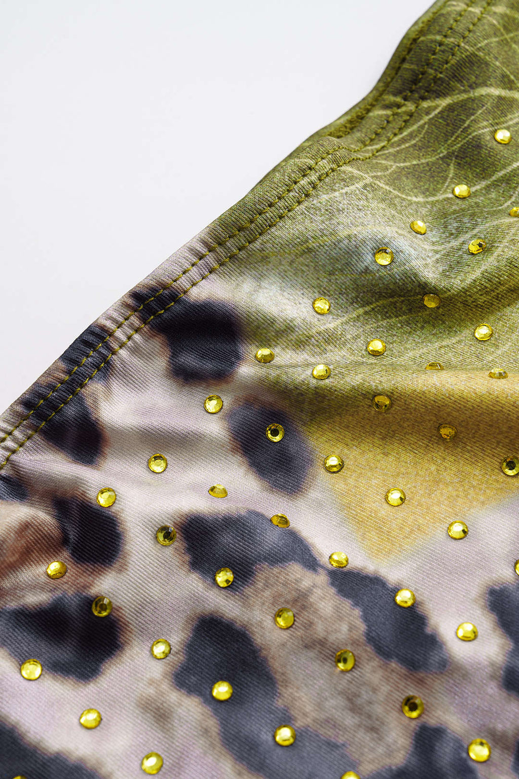 חצאית עם ריסים בדוגמת נמר