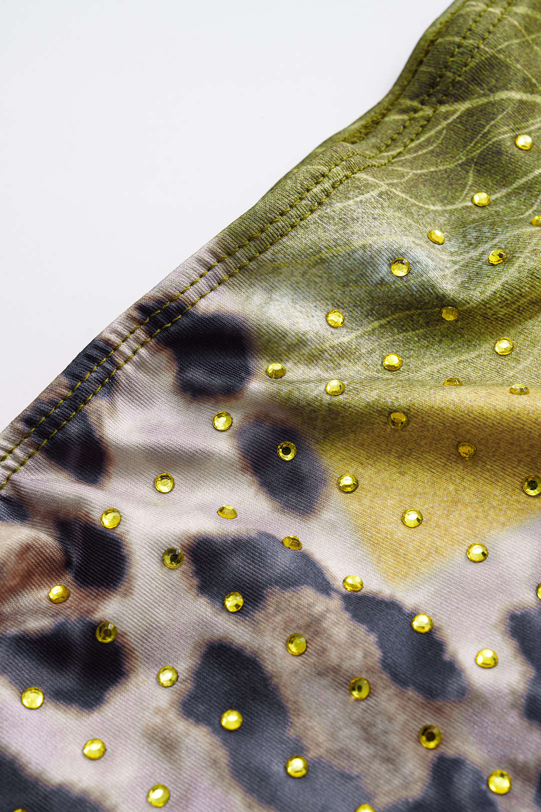 חצאית עם ריסים בדוגמת נמר