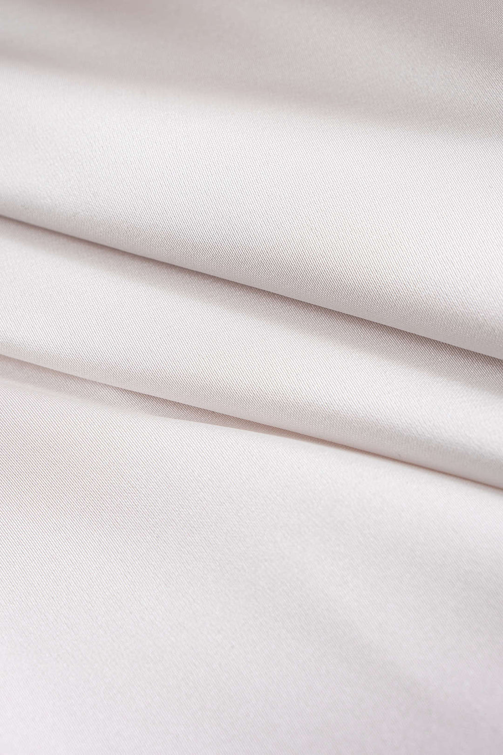 חולצת סאטן עם קשירה וצווארון קפלים ושרוולים ארוכים 