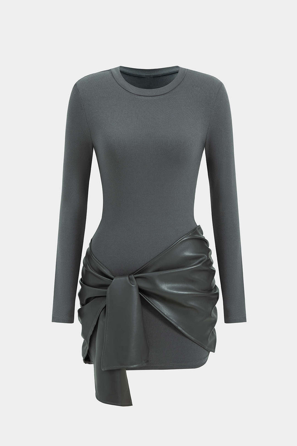 שמלת מיני עם צווארון עגול וקשירה דמוית עור עם טלאים מקדימה 