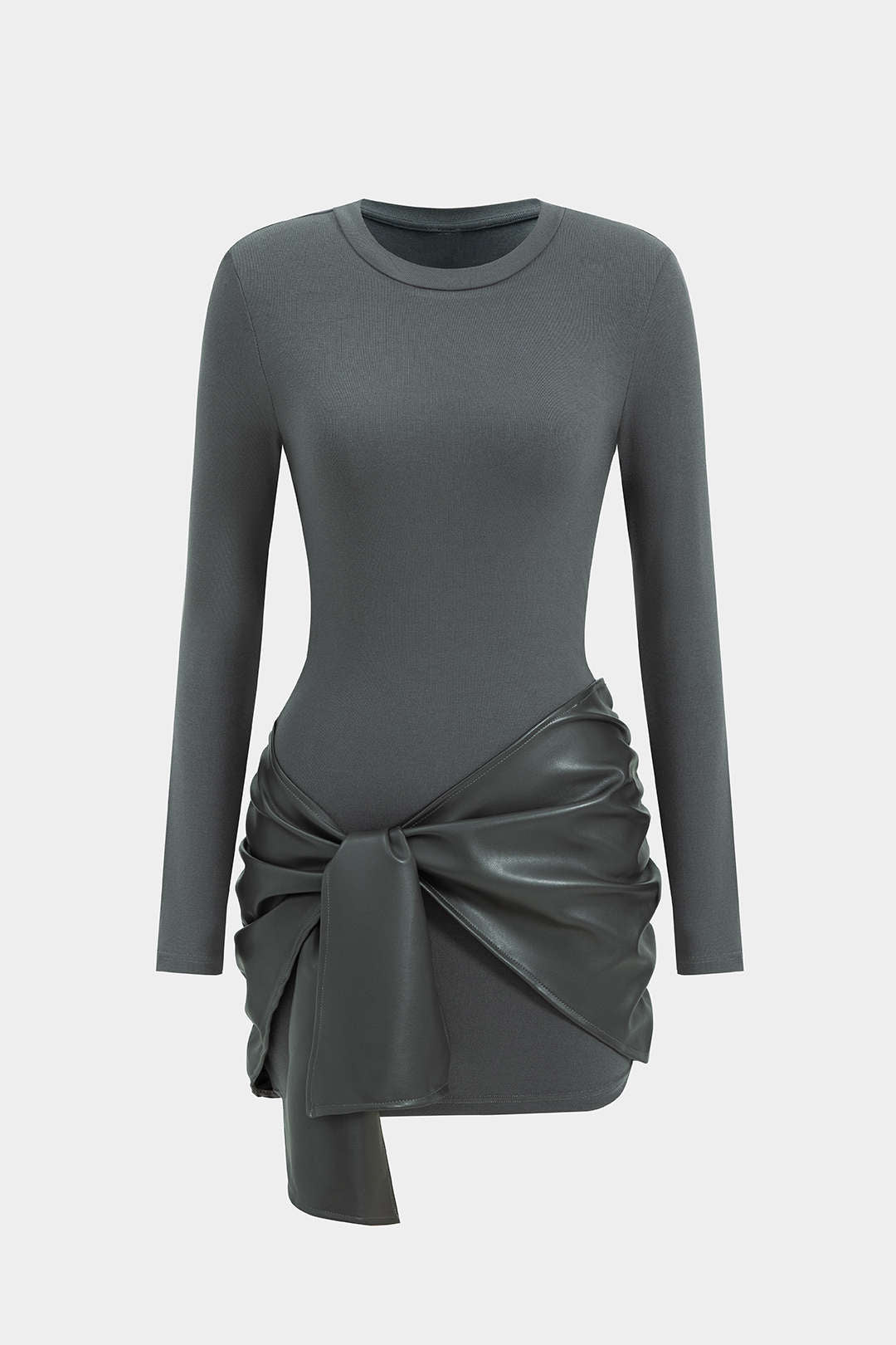 שמלת מיני עם צווארון עגול וקשירה דמוית עור עם טלאים מקדימה 