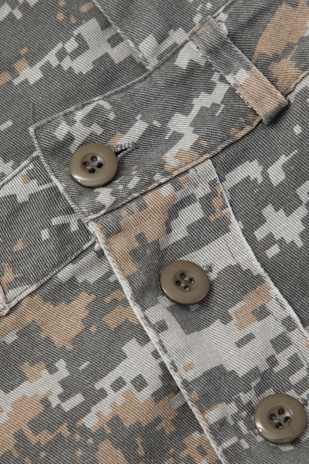 Falda Mini Camuflaje Deshilachada Con Flecos Y Encaje