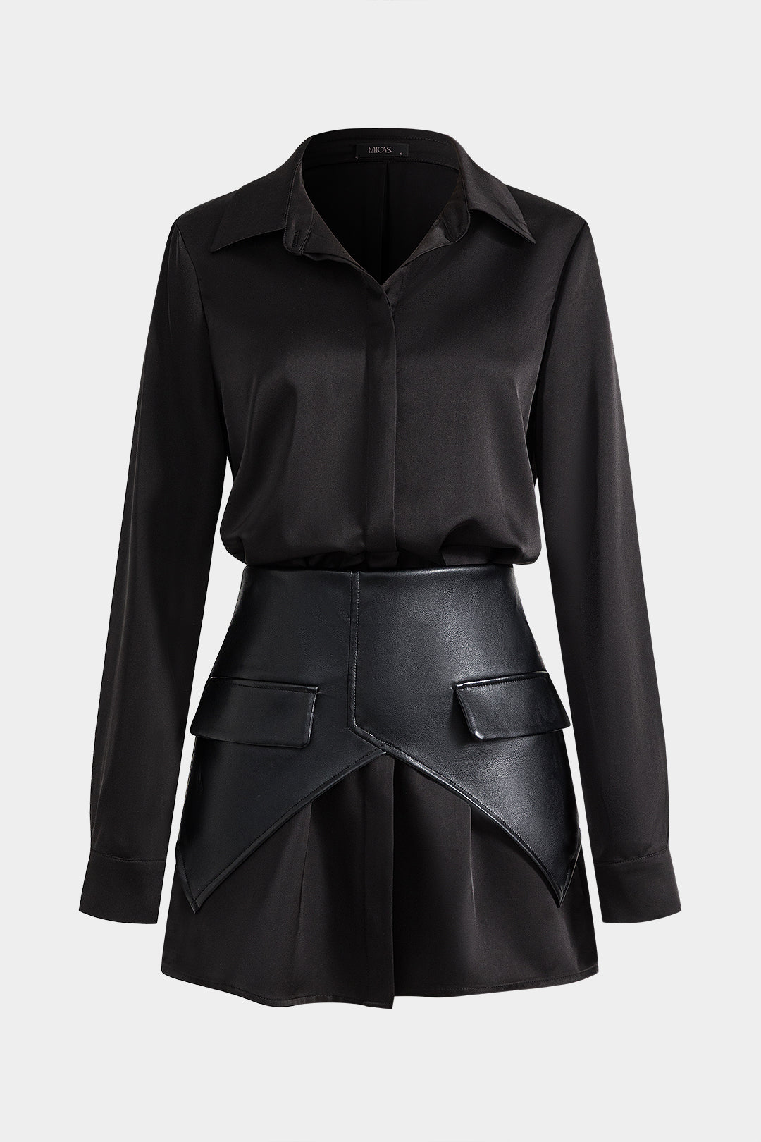 שמלת מיני עם שרוולים ארוכים, כפתורים ורוכסן, דמוי עור סאטן 