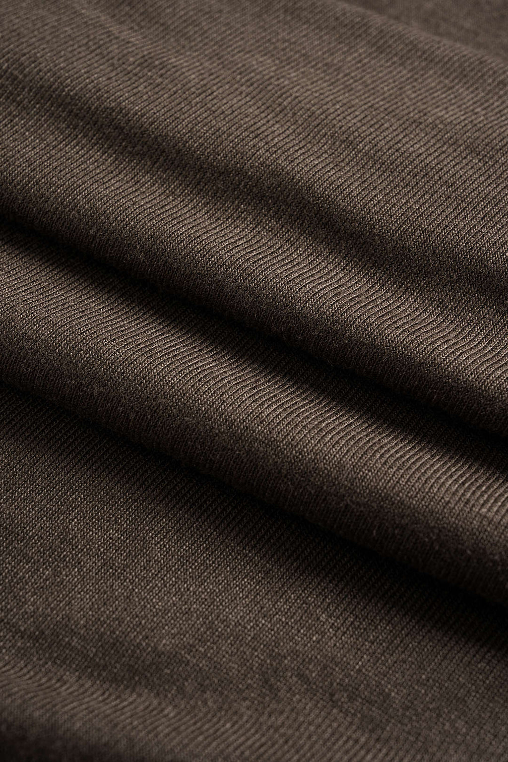 שמלת מיני עם כתפיים פתוחות ושרוכים ארוכים 