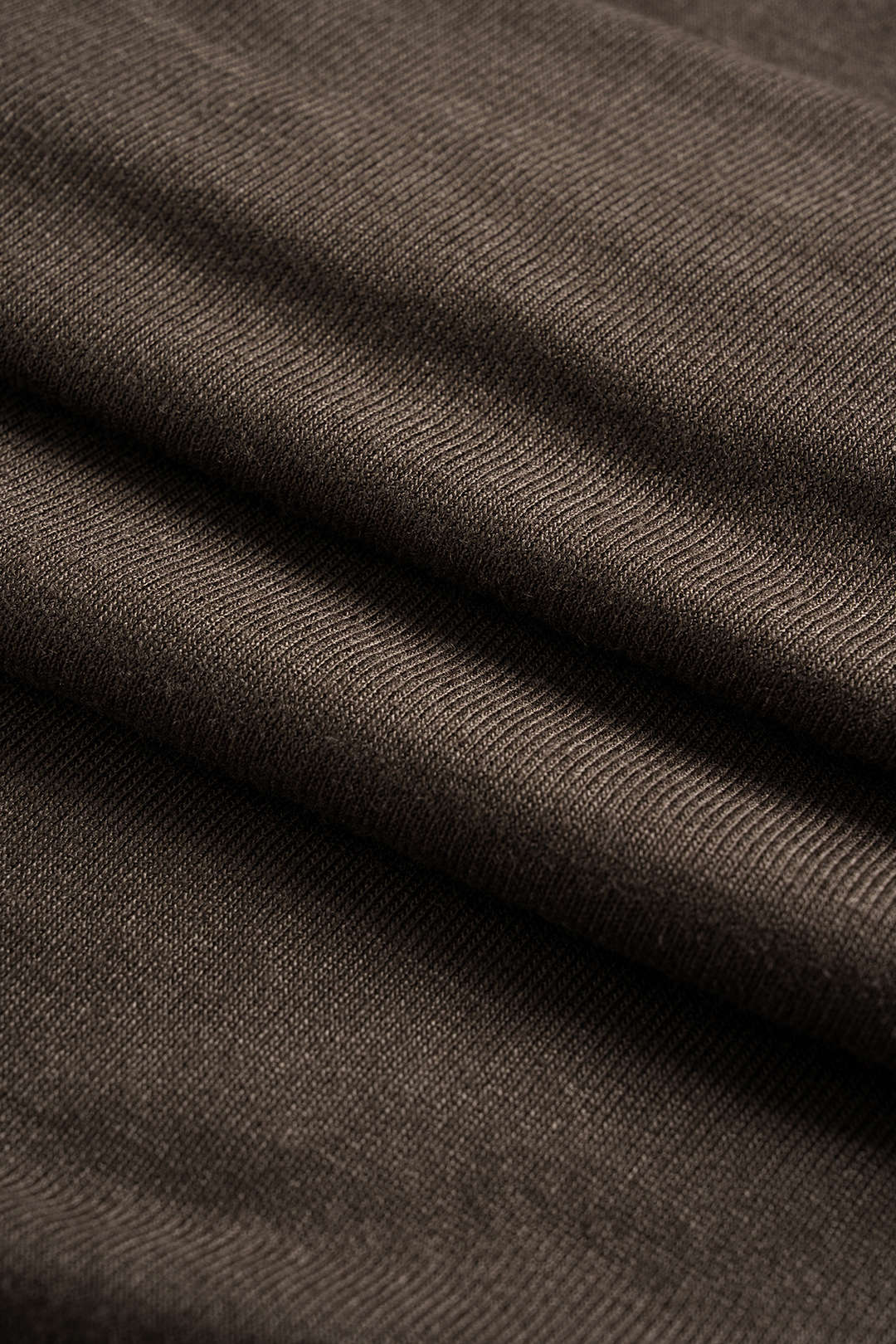 שמלת מיני עם כתפיים פתוחות ושרוכים ארוכים 