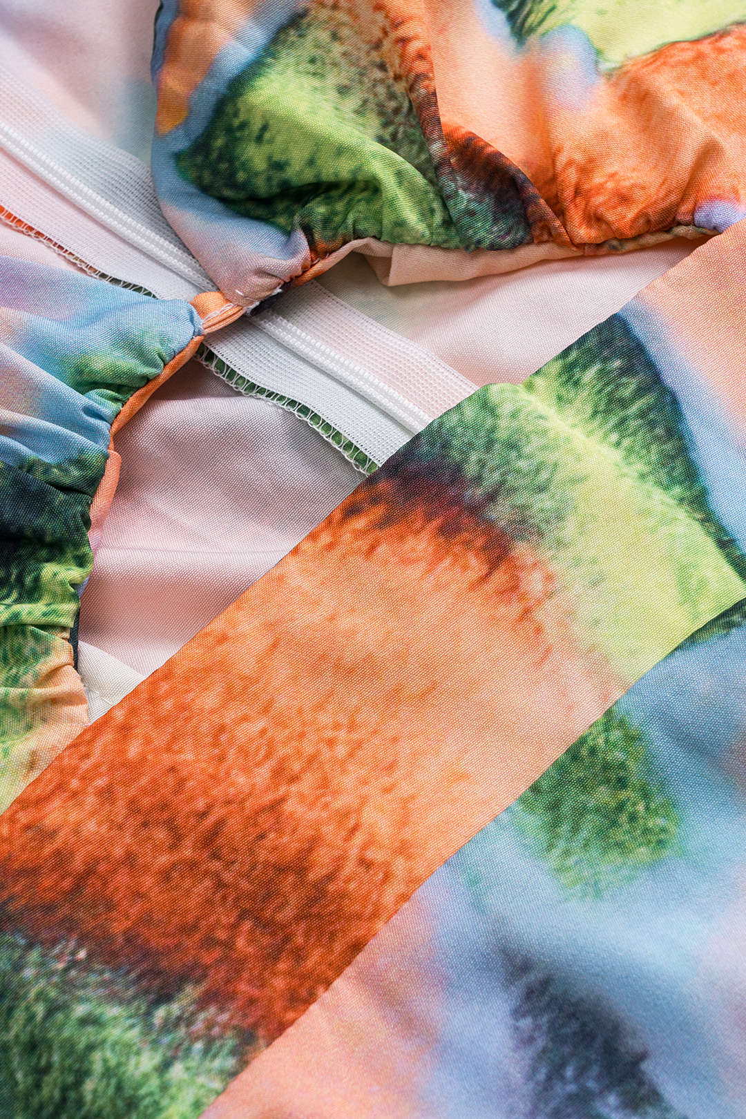 שמלת מידי עם צווארון V וגזרה ארוכה בהדפס צבעי מים 