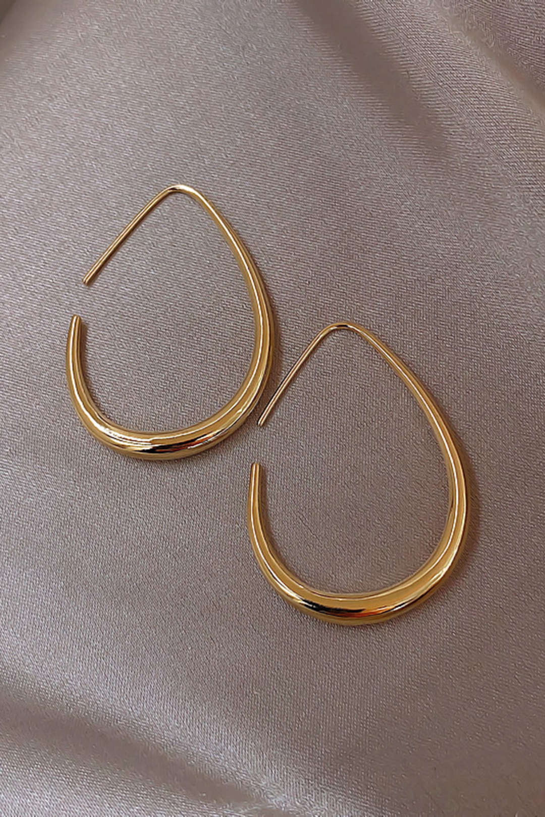 Arete Oval De Metal Minimalista Elegante Para Uso Diario