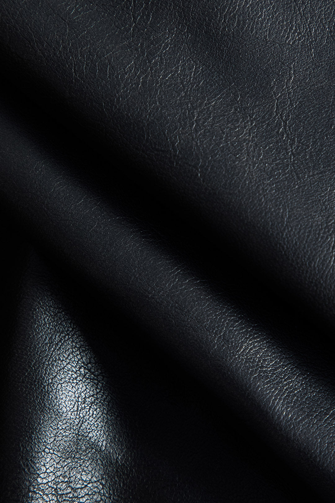 חצאית פרווה דמוית עור מבד טלאים 