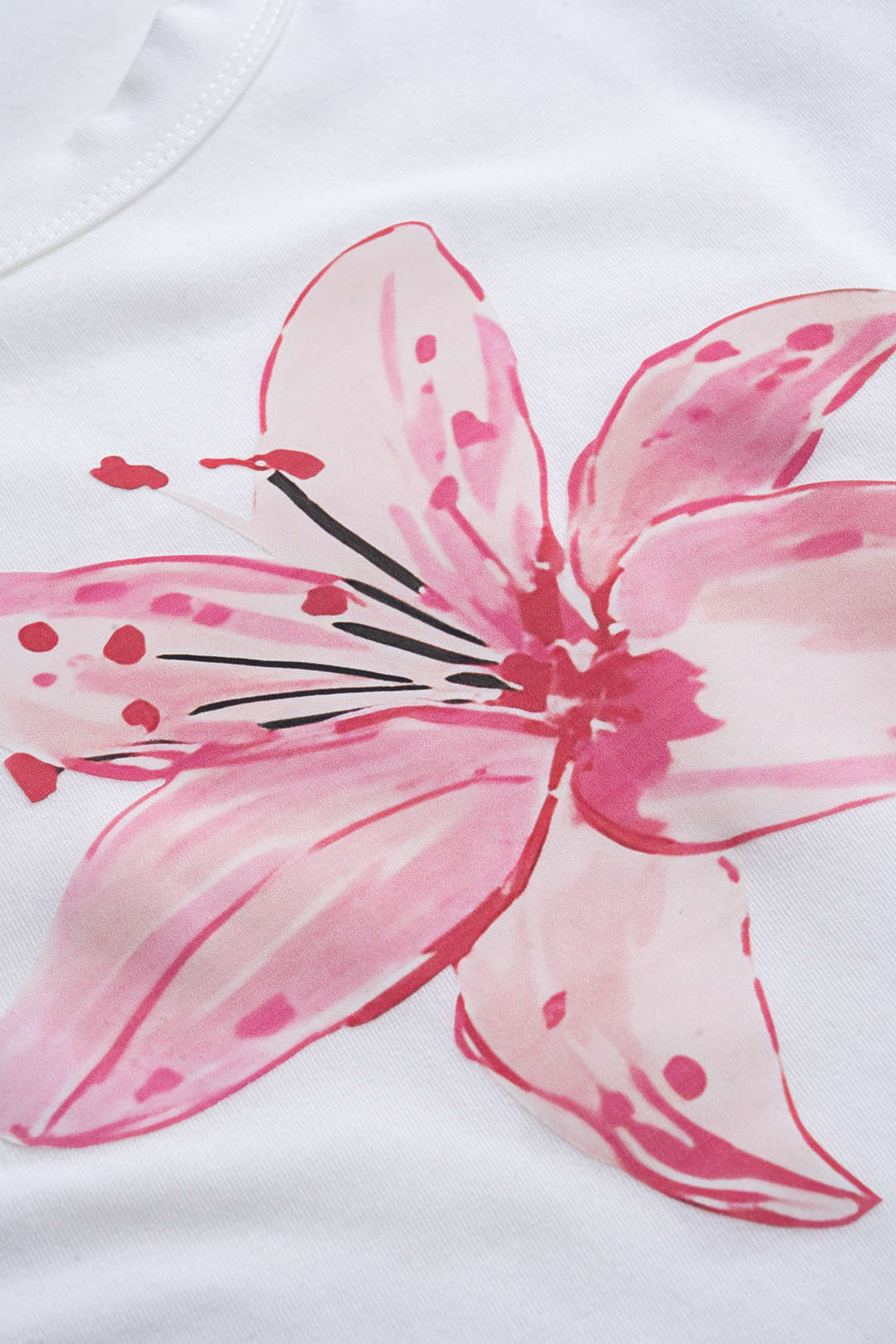 Camiseta de Manga Corta Estampado Floral y Textura Elegante