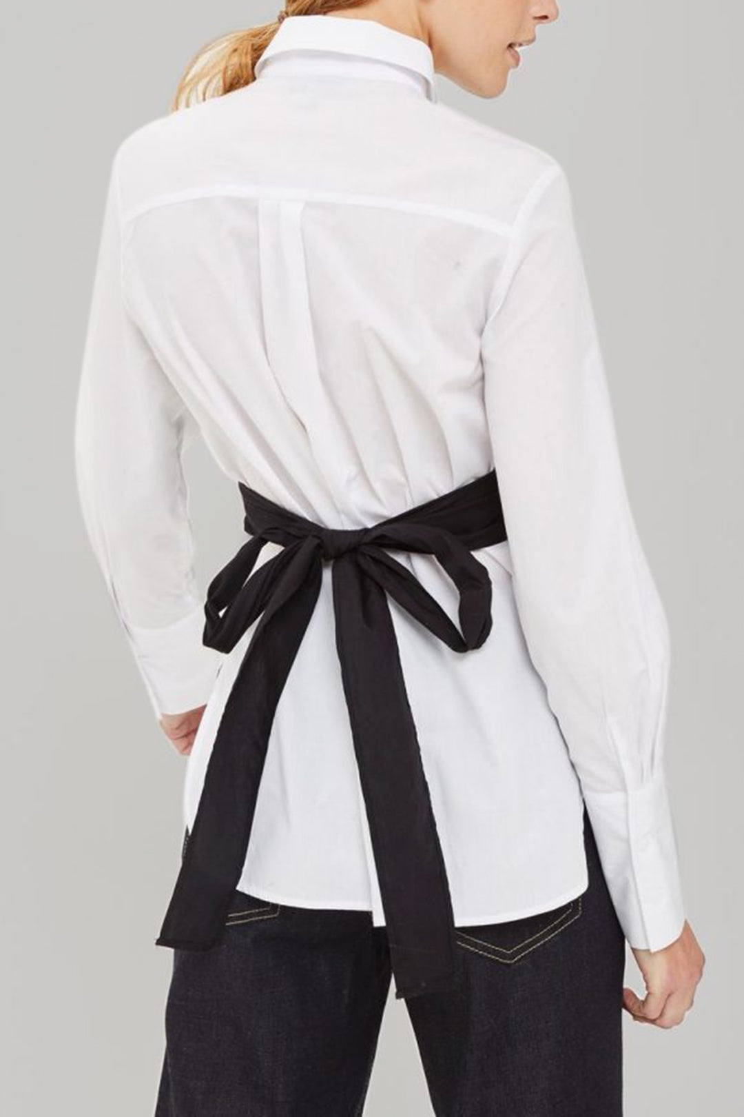 חולצה ארוכת שרוולים עם קשירה בגב הדמוי עור 