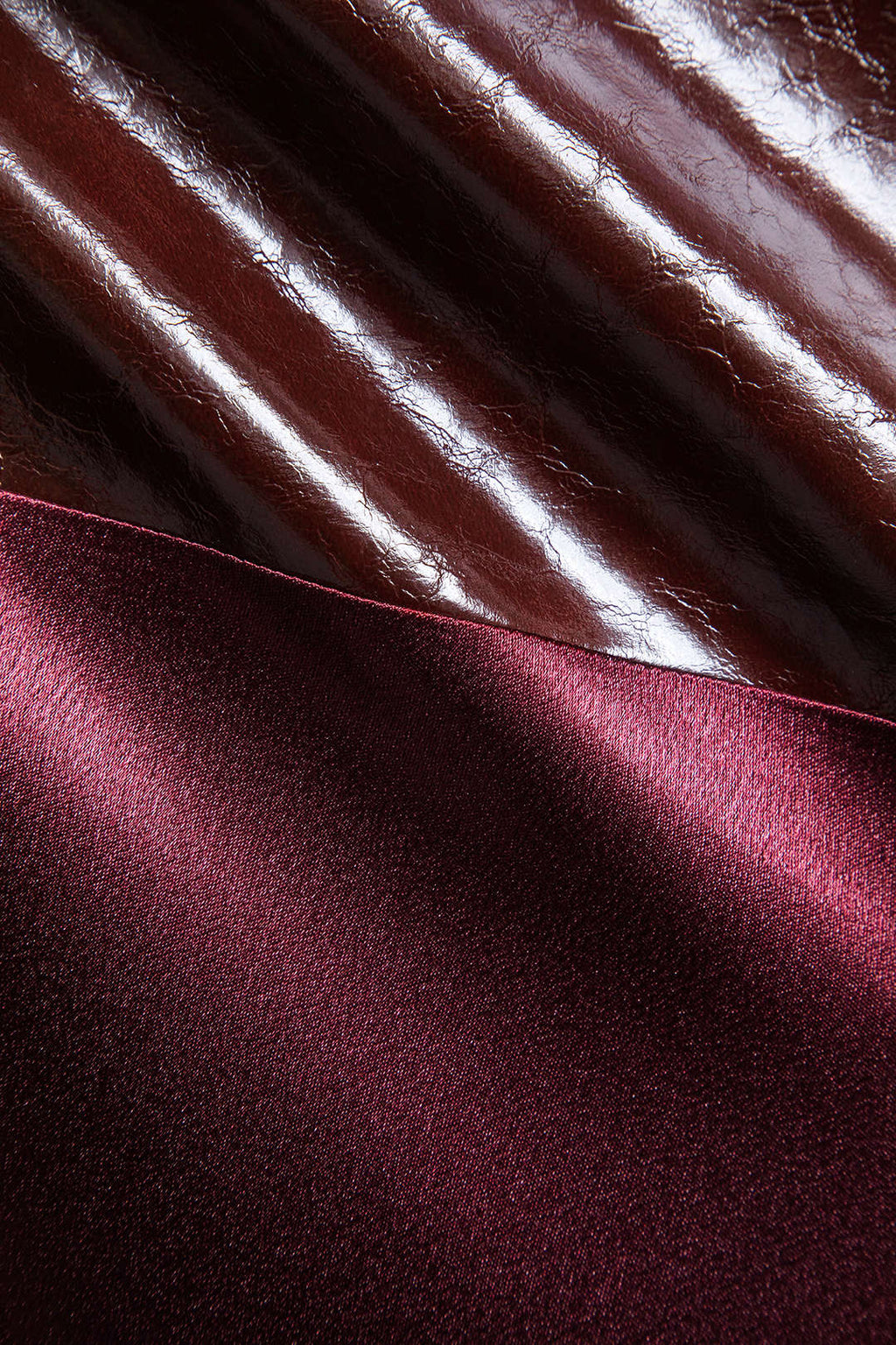 חצאית אסימטרית דמוית עור מבד סאטן עם טלאים 