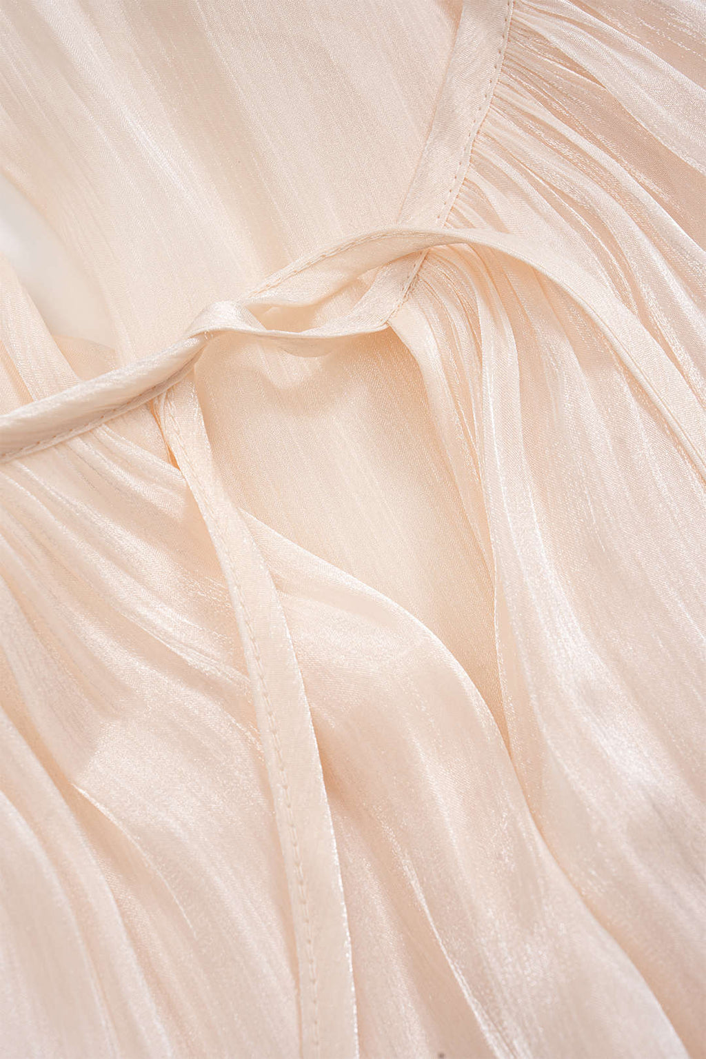 שמלת מיני עם שרוולים ארוכים וקפלים של שיפון 