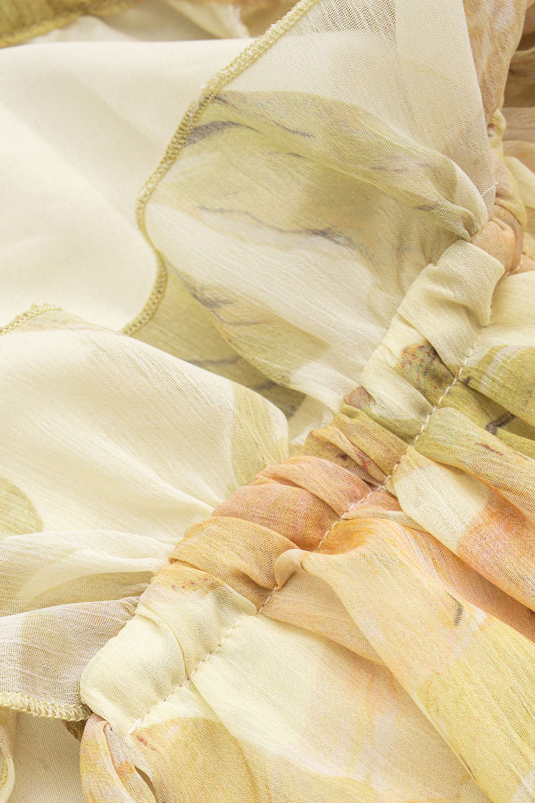 שמלת מיני ארוכת שרוולים עם קפלים והדפסה פרחונית מרשת 