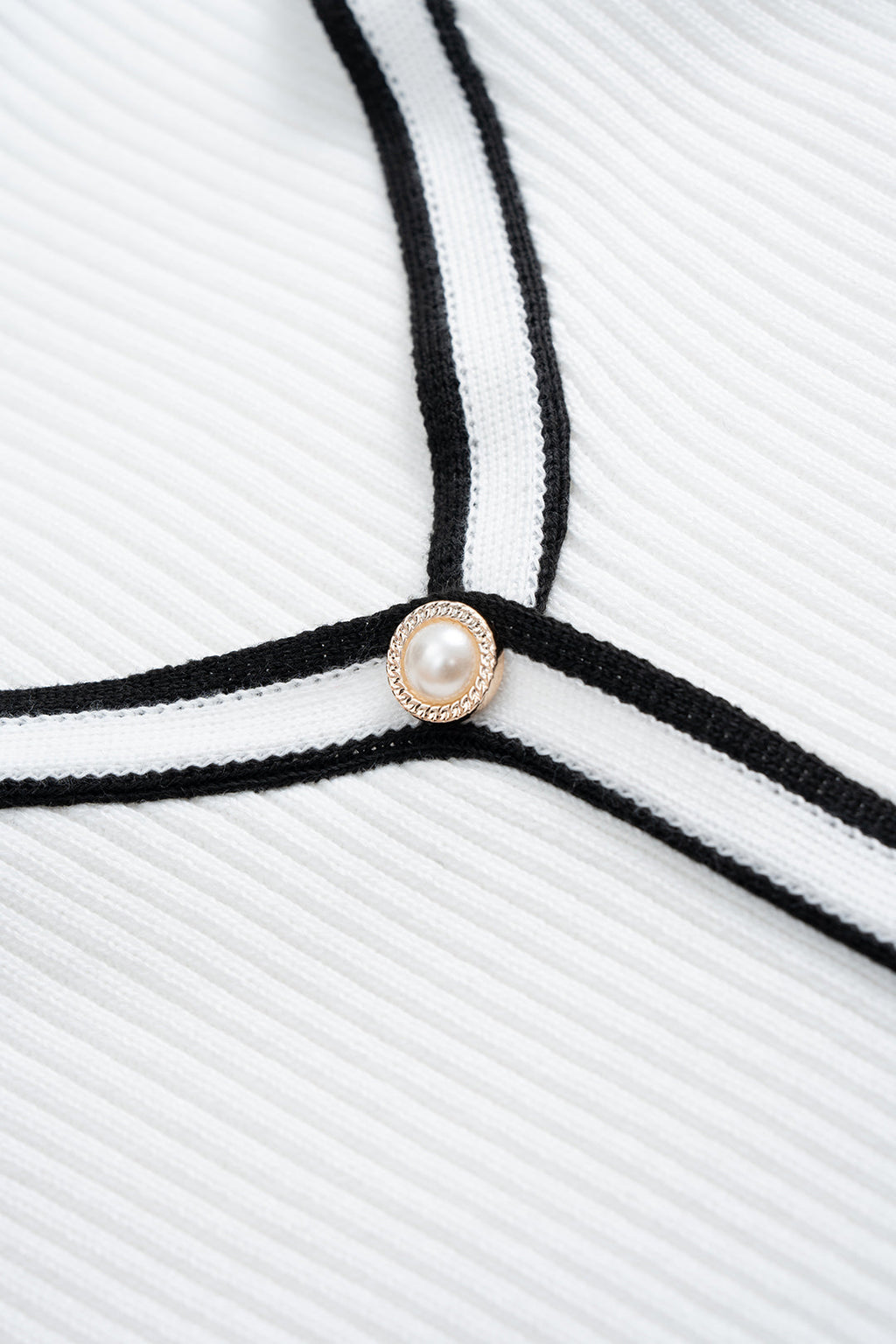 שמלת מידי סריג עם כפתורים ושרוולים ארוכים 