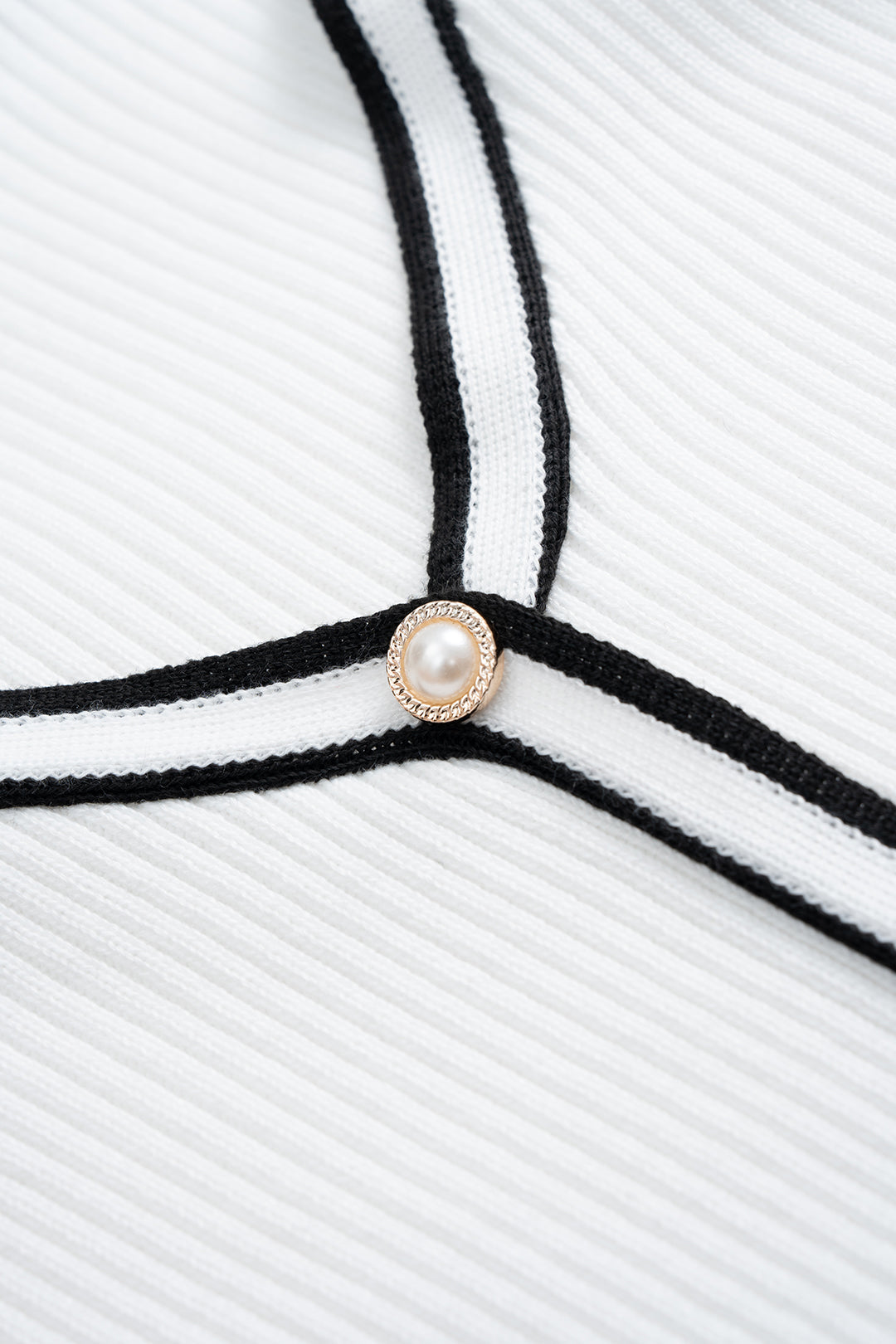 שמלת מידי סריג עם כפתורים ושרוולים ארוכים 