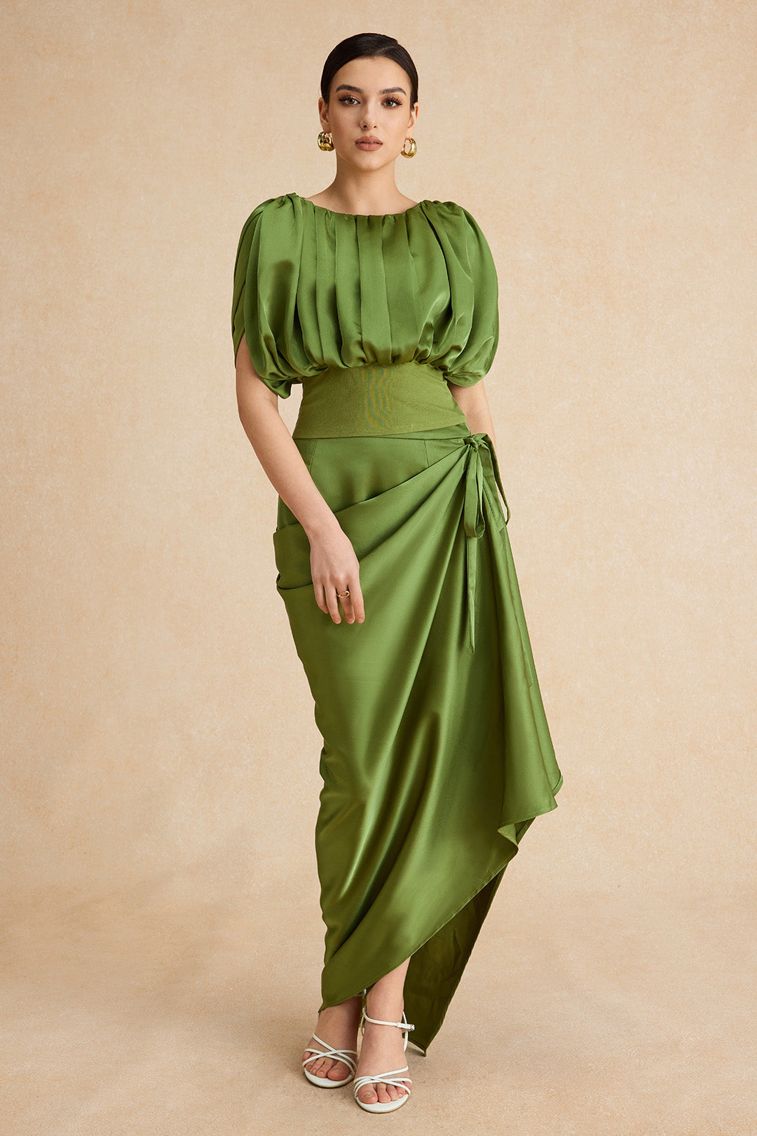 חצאית סאטן אסימטרית עם רוכסן וקשירה 