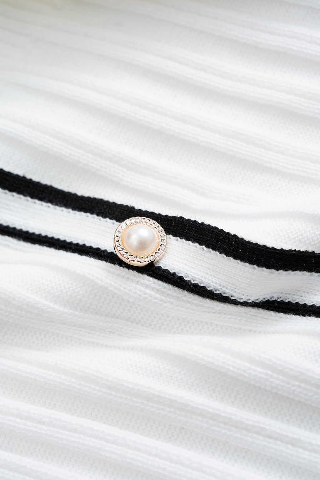 שמלת מידי סריג עם כפתורים ושרוולים ארוכים 