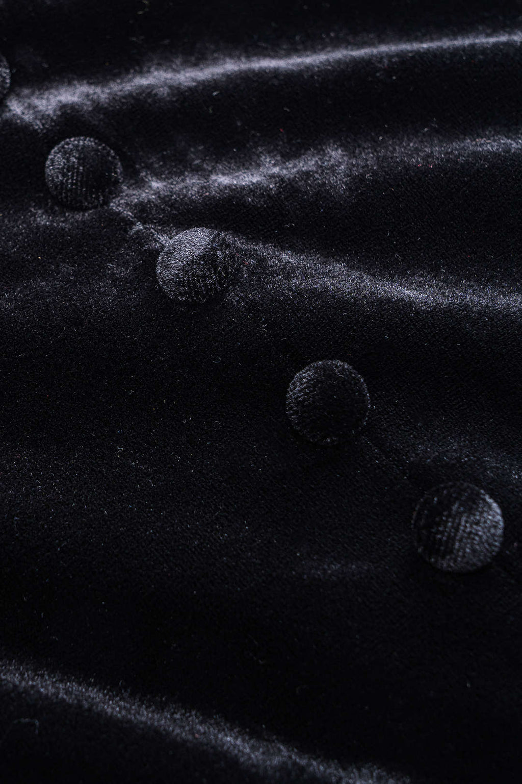 שמלת מיני עם שרוולים ארוכים ורוכסן עם כפתורים וטלאים מקטיפה 