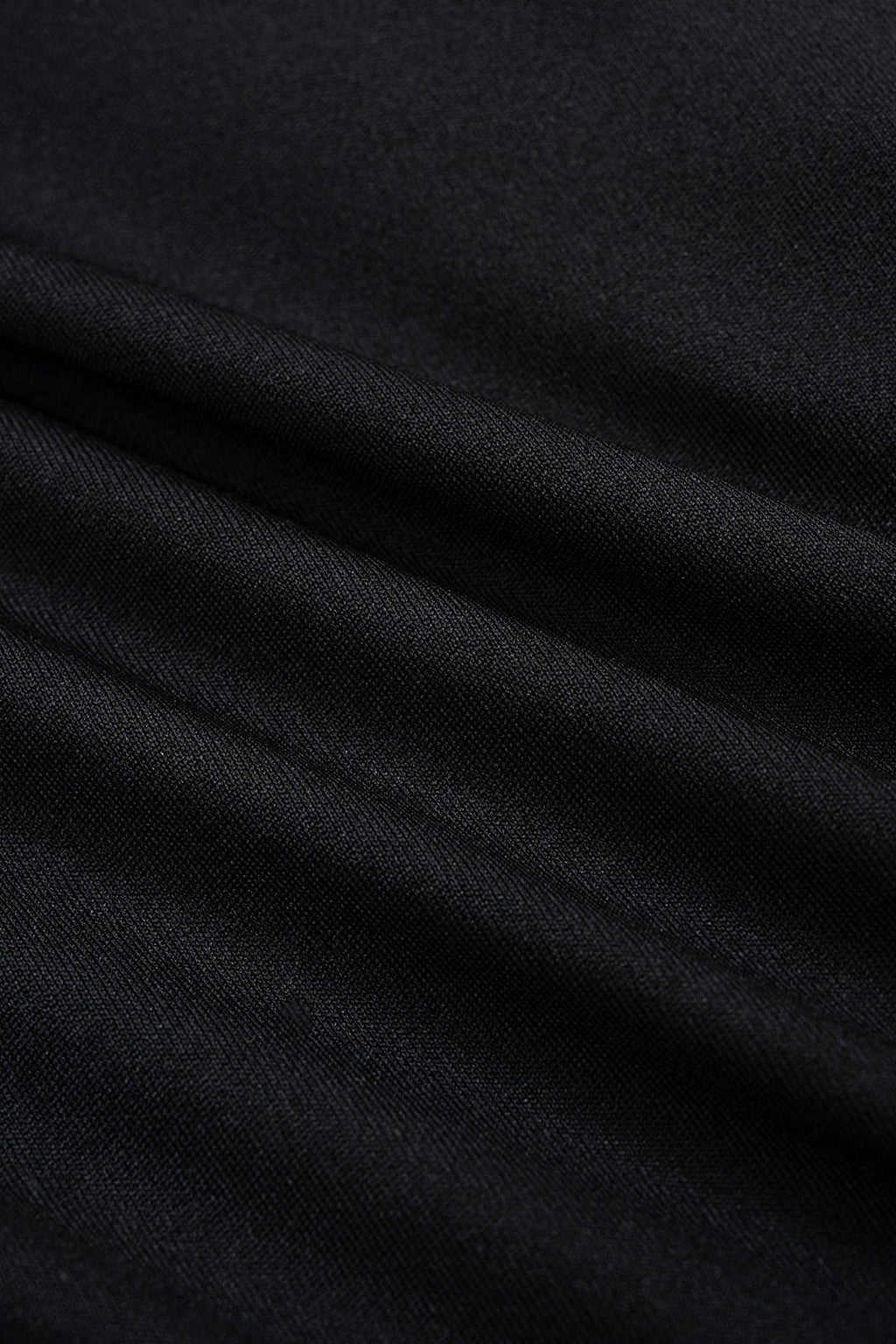 שמלת מיני עם שרוולים ארוכים וקשירה עם כפתורים מטאליים 