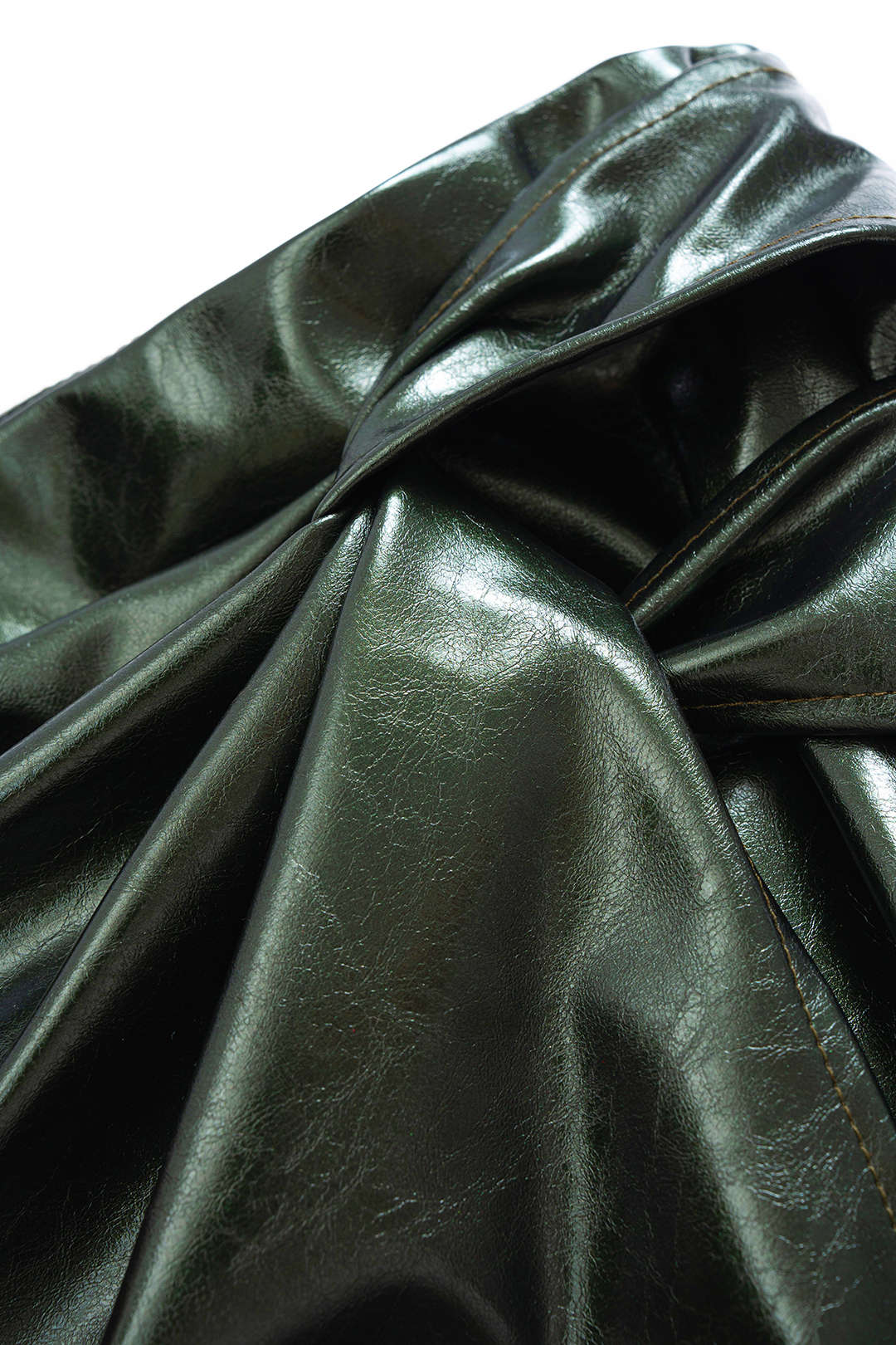 חצאית אסימטרית דמוית עור עם מותן גבוה וקשירה 