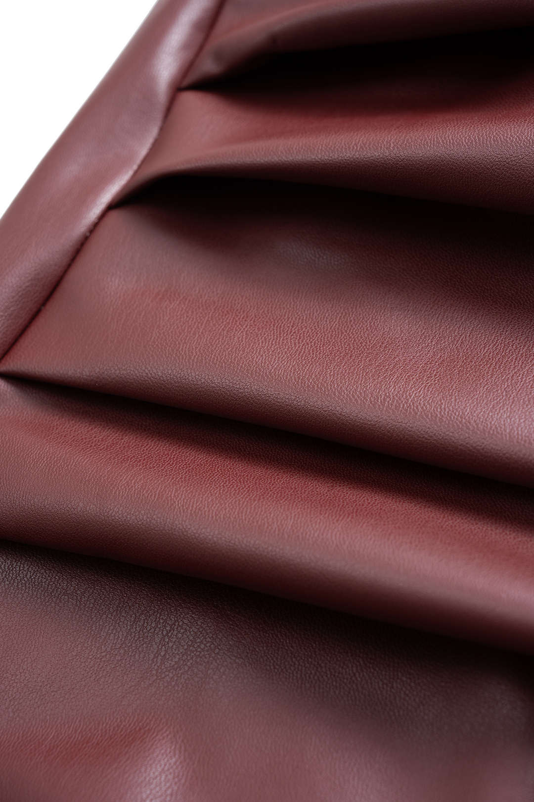 חצאית אסימטרית דמוית עור עם רוכסן גבוה 