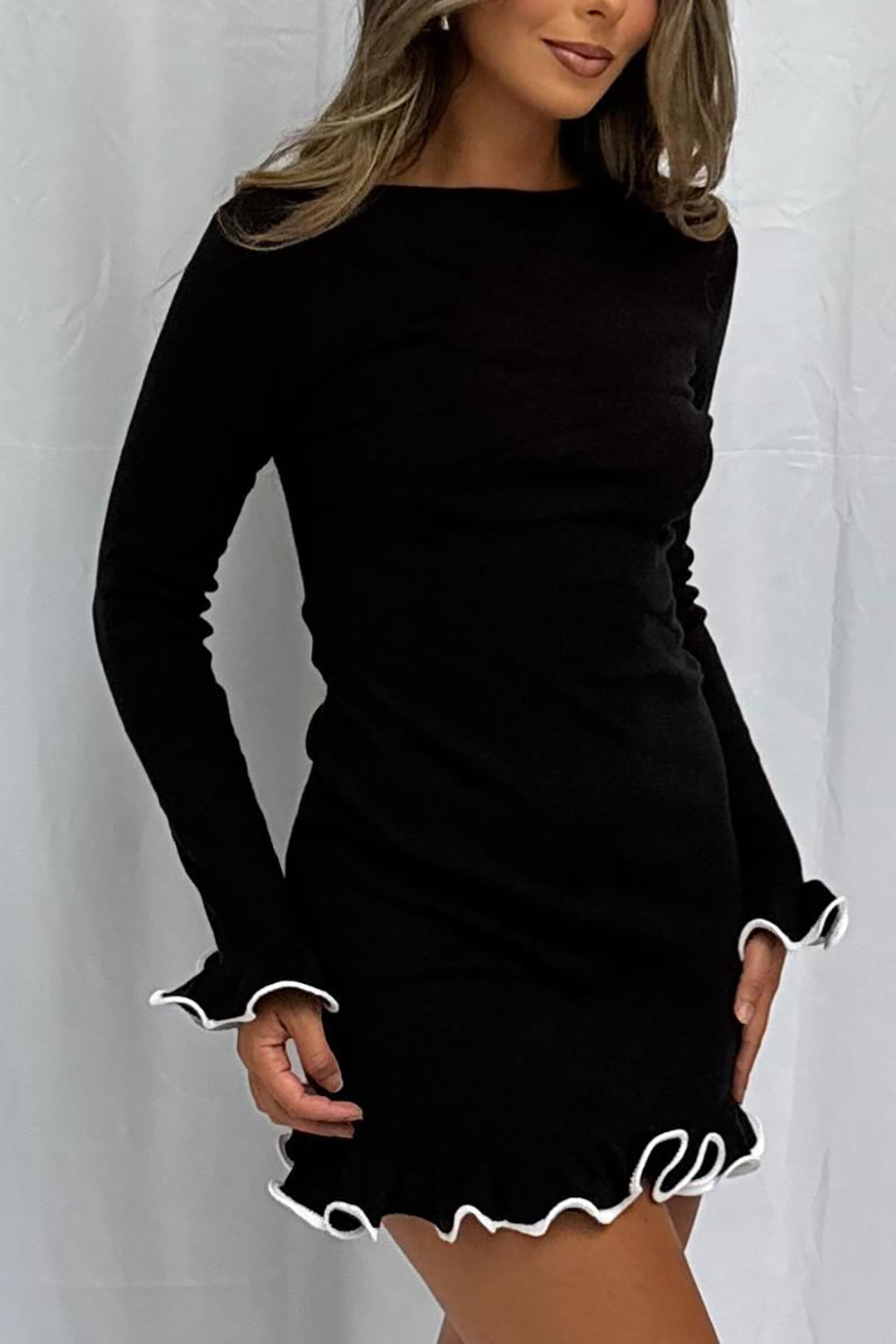 שמלת סריג עם תפרים מנוגדים 