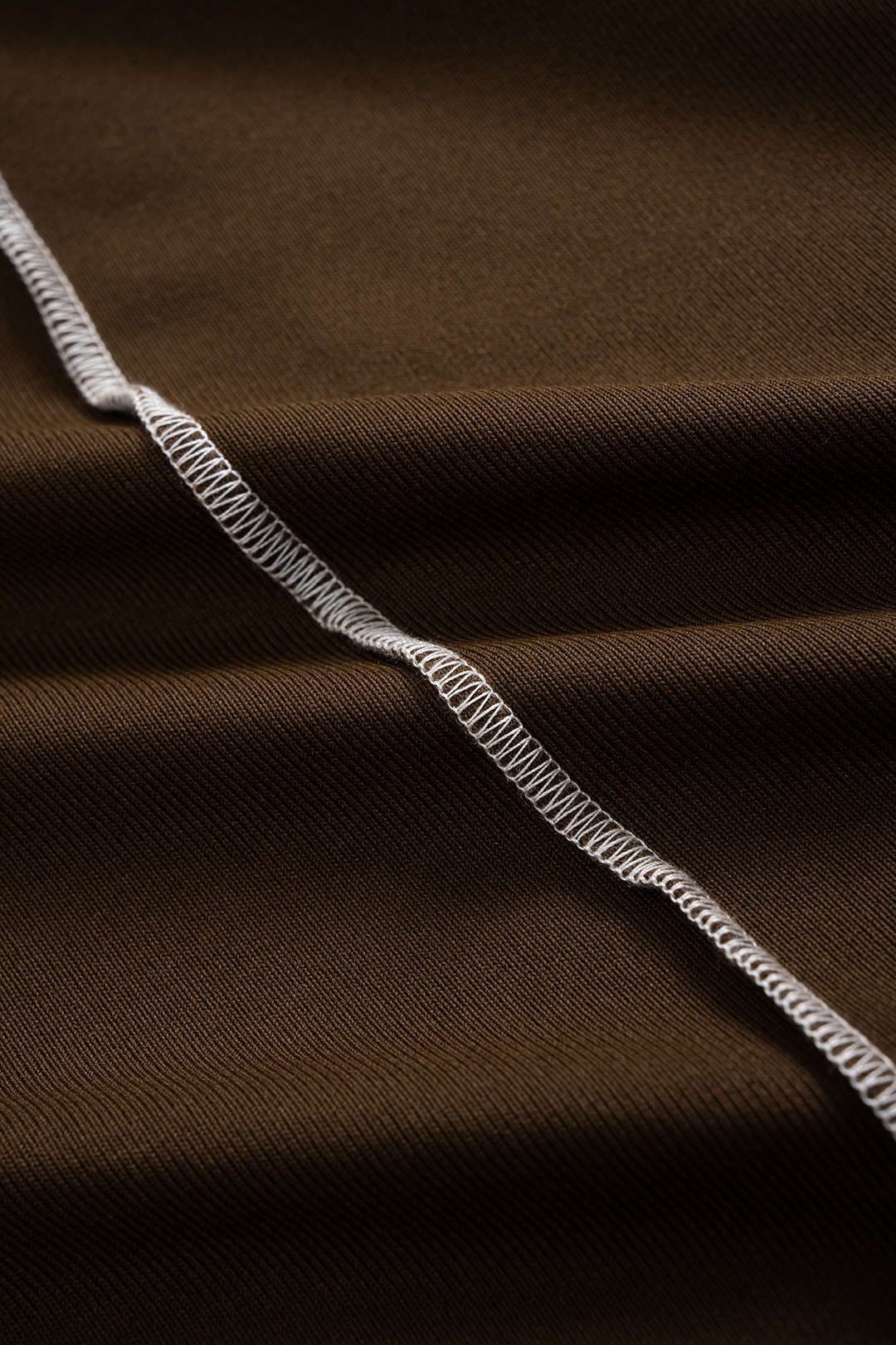 חולצה ארוכת שרוולים עם צווארון דמוי שוליים ושוליים מנוגדים 