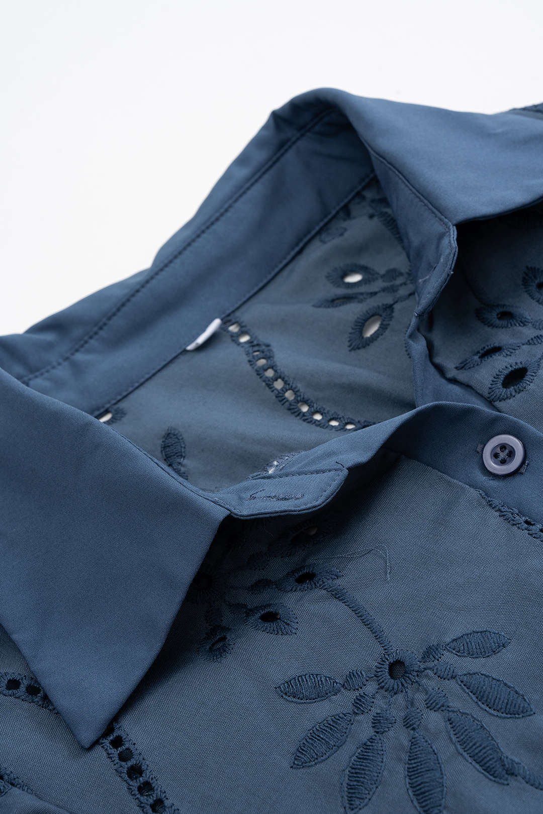 חולצה ארוכת שרוולים עם רקמה פרחונית 