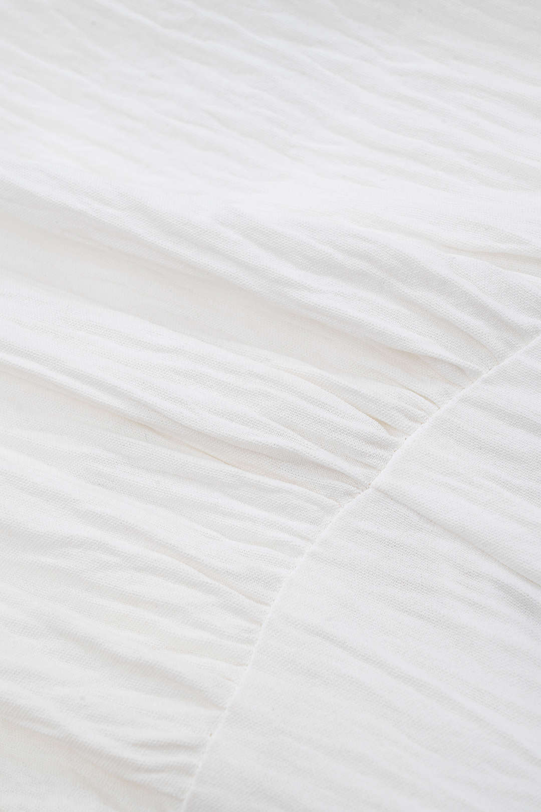 Vestido Mini de Manga Larga Cuello V Profundo Minimalista