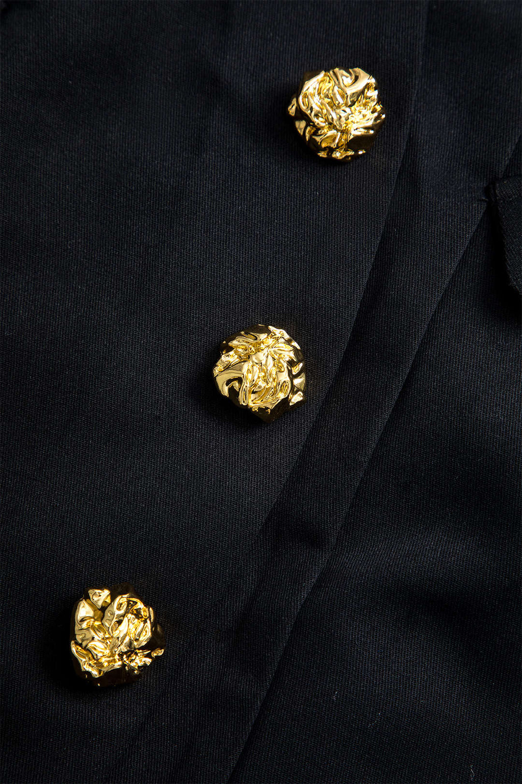 חצאית מיני עם כפתורים אחידים 