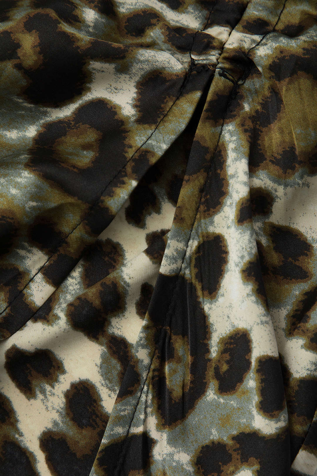 חצאית מפוצלת עם שרוך מנומר 