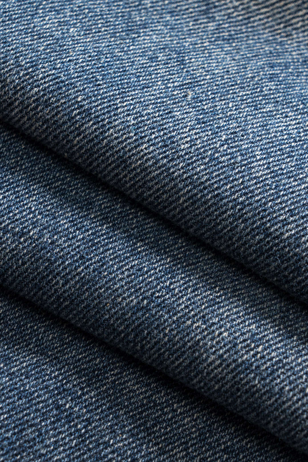 Jeans Rectos de Denim Bordados con Detalles Sutiles