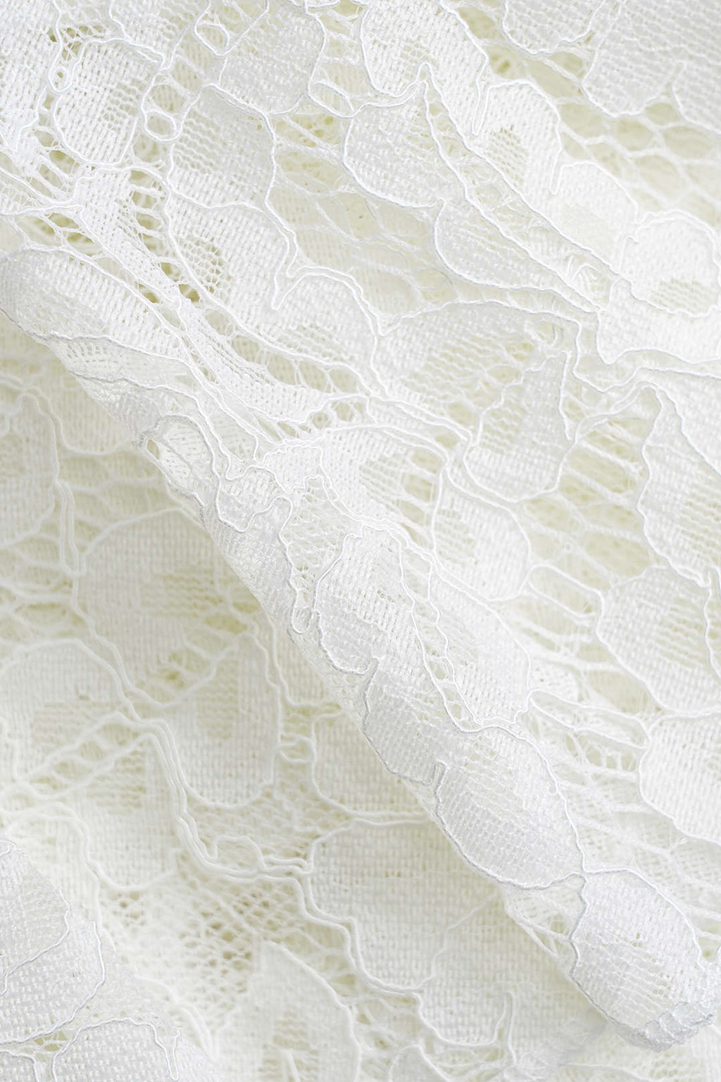 שמלת מיני עם צווארון וי ושרוולים ארוכים של תחרה 