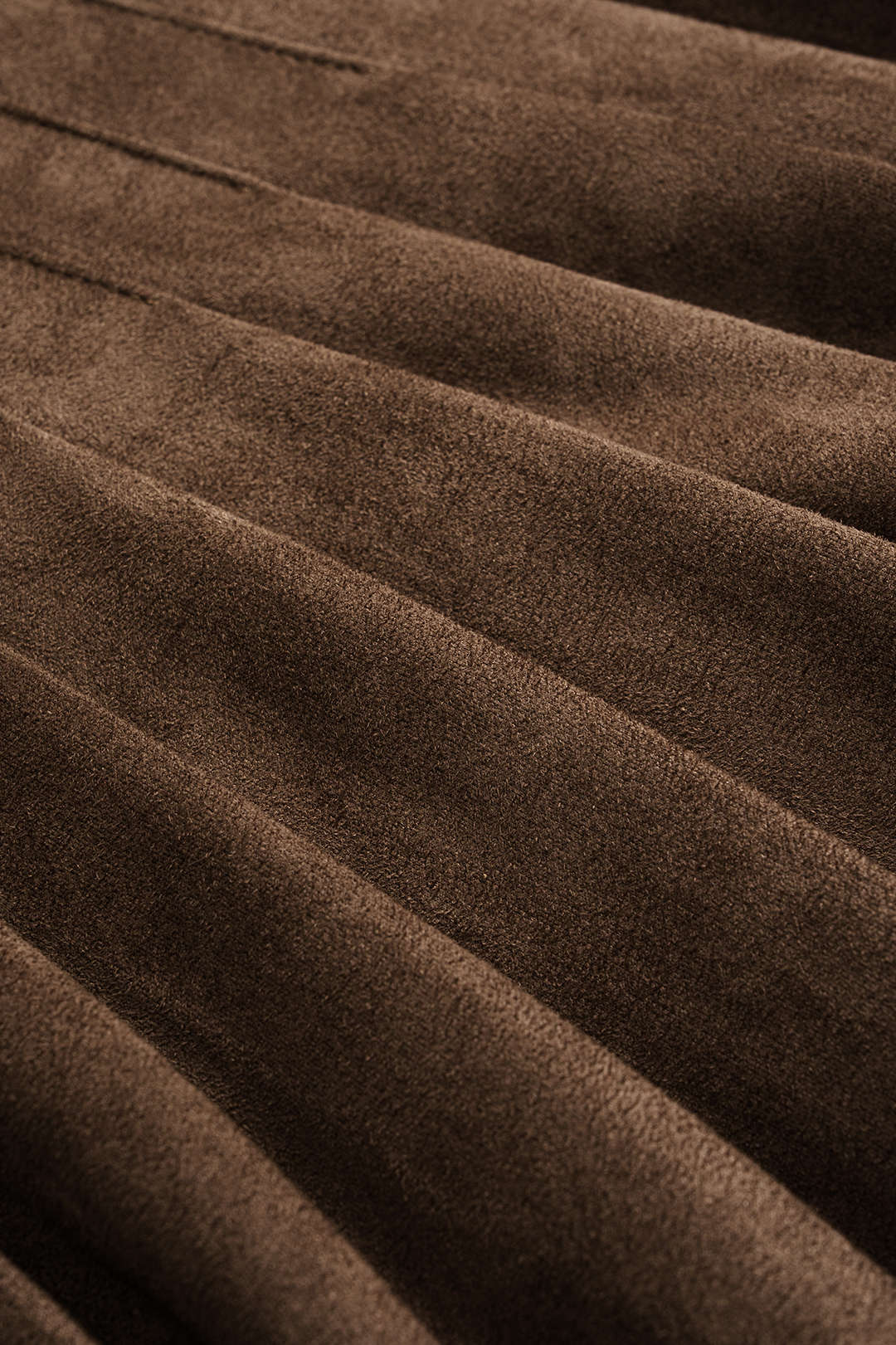 חצאית זמש קפלים עם חגורה 