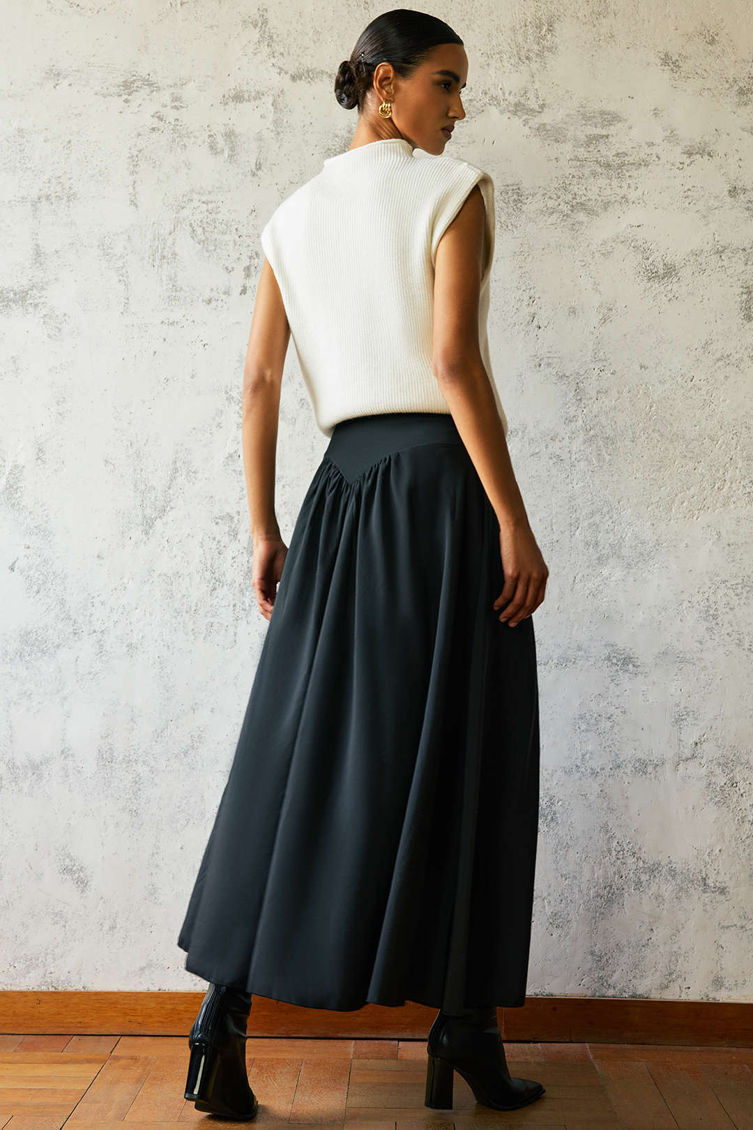 חצאית נפוחה עם מותן גבוה וקשירה 