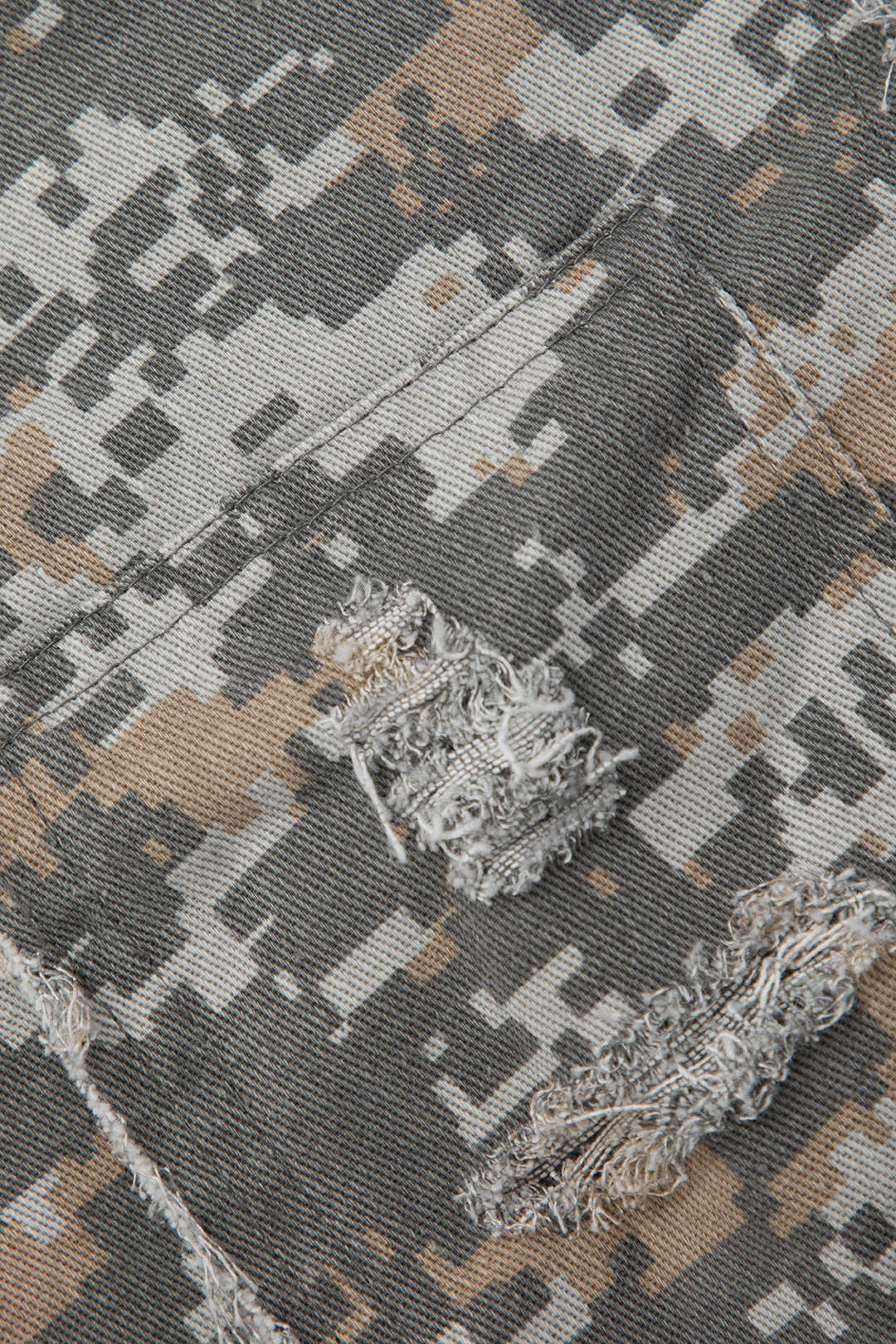 Falda Mini Camuflaje Deshilachada Con Flecos Y Encaje