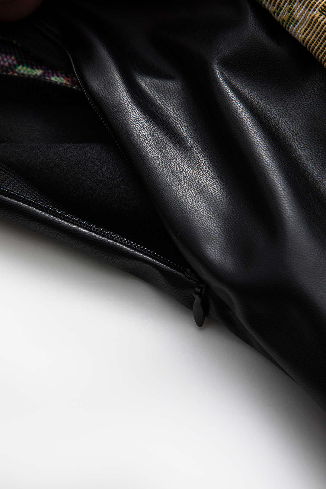 חצאית טלאים דמוית עור ז'קארד 