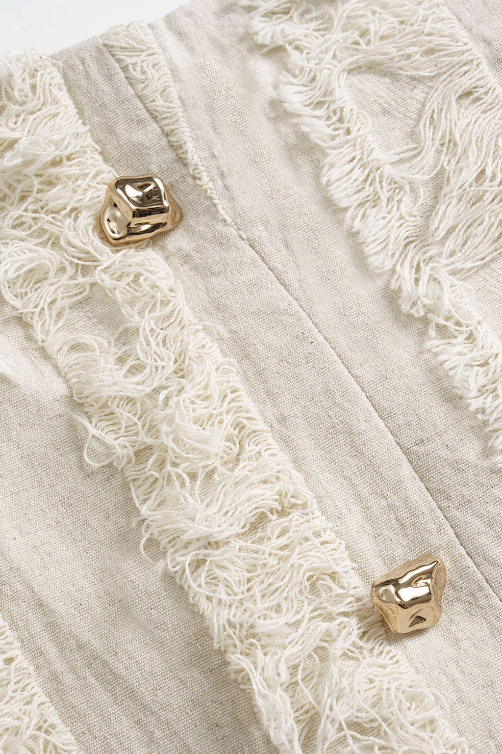 חצאית אסימטרית עם פרנזים מפשתן ועם כפתורים מטאליים 