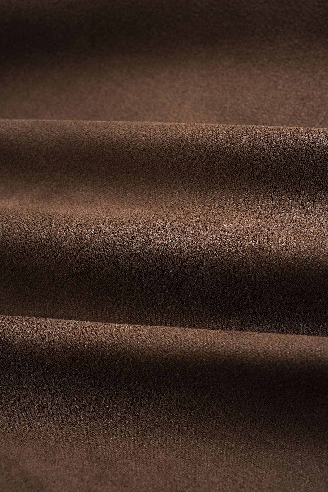 חצאית אסימטרית דמוית עור עם טלאים 