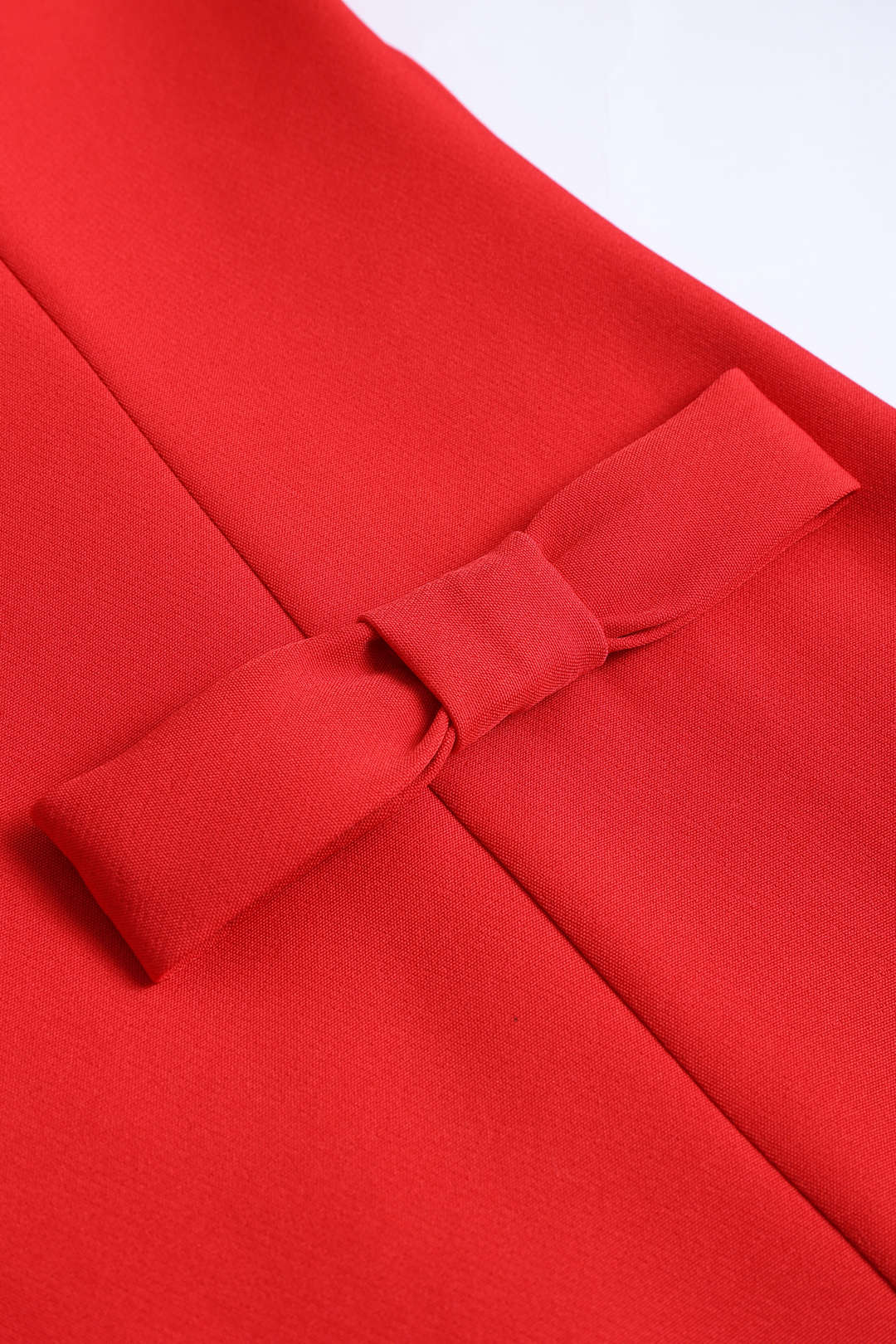 שמלת מיני עם שרוולים ארוכים וקשירה 