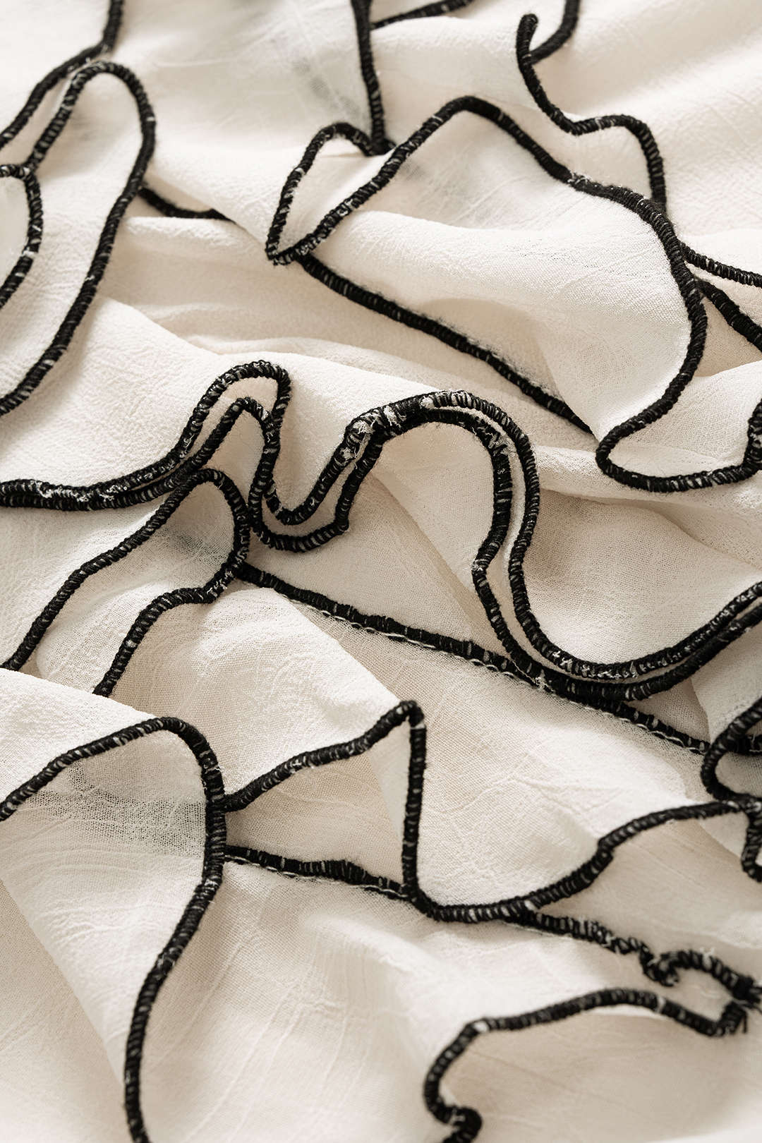 חולצת שיפון ארוכת שרוולים עם קפלים וקשירה 