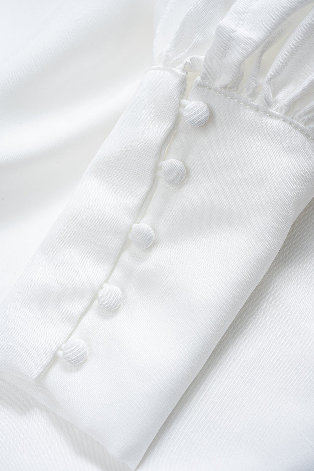 חולצה ארוכת שרוולים עם צווארון עומד וקשירה מכופתרת 